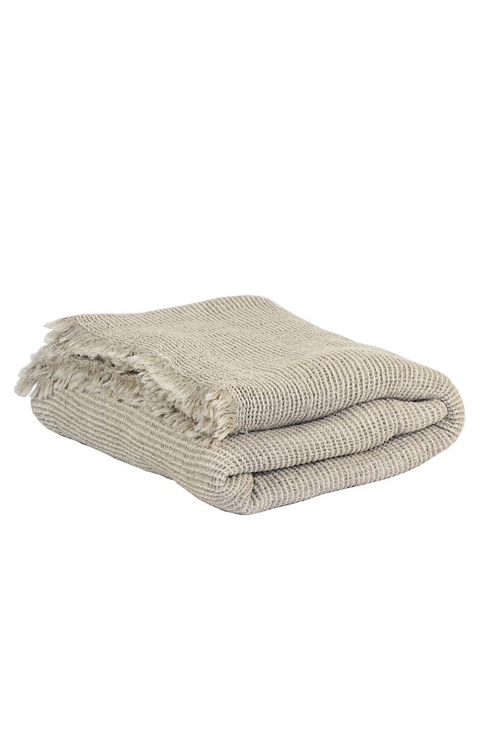 Beige stickad Calma pläd från Tell Me more.