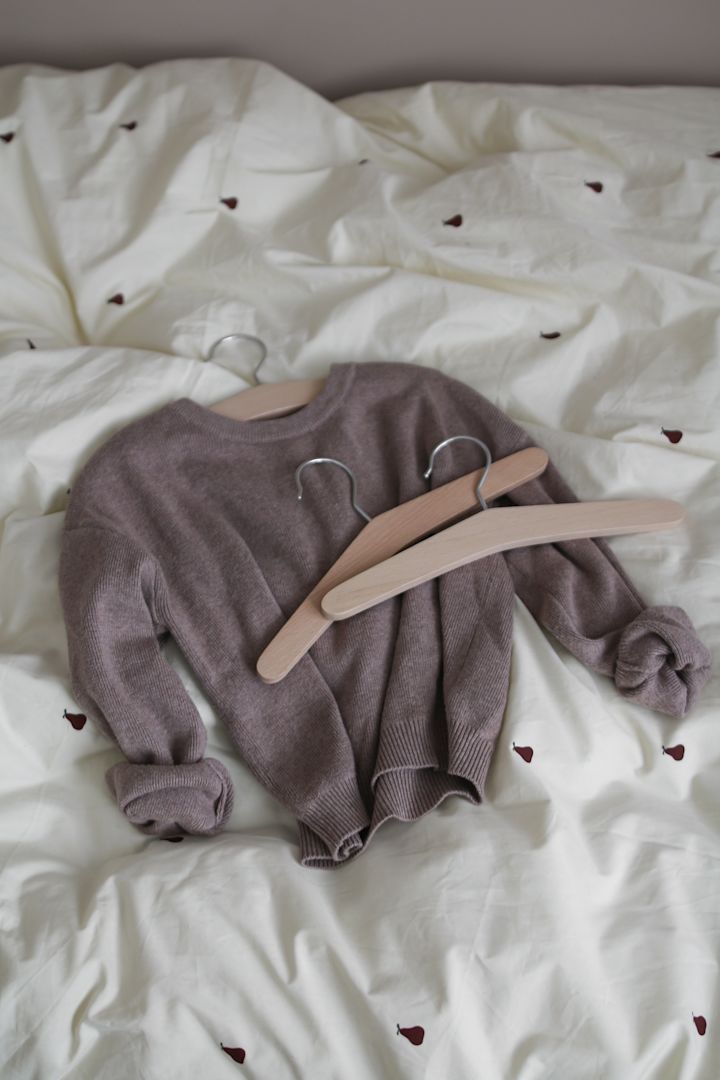 Inreda barnrum - inspiration hemma hos influencern @joanna.avento där hon inrett barnrummet med fina och praktiska galgar från Kid´s Concept.