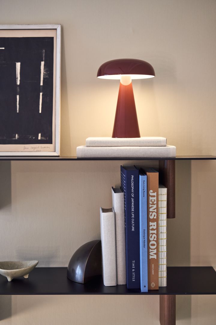 Inred med ditt hem med en Como portabel bordslampa från &Tradition som är en av höstens inredningstrender 2022.