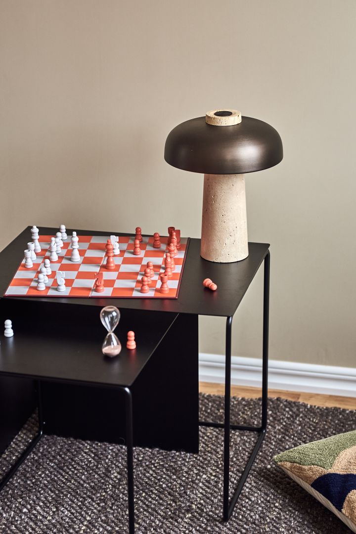 Trendiga och tidlösa Cluster bord 3-pack i svart från Ferm Living är tips på snygga sidobord att inreda hemmet med.