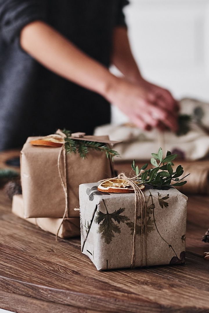 Tips från Ernst Kirchsteiger om jul - slå in paket på kreativa sätt.