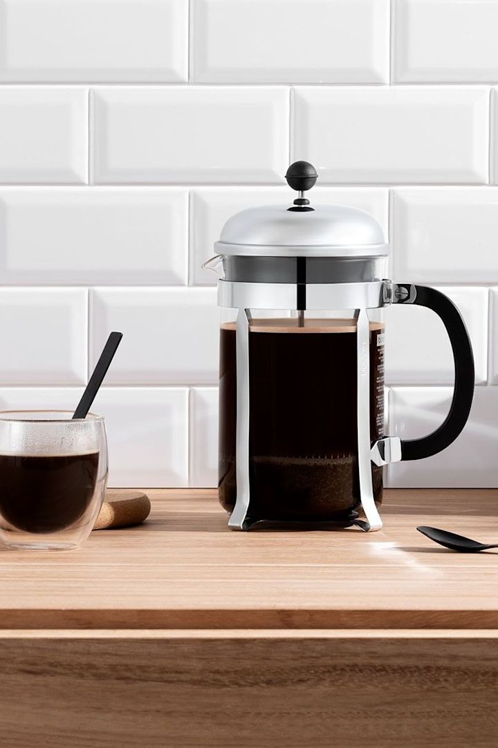 Bodum Chambord French Press är den perfekta farsdagspresenten för kaffeälskare. Den är enkel och praktisk och tillreder smakrikt kaffe på nolltid.