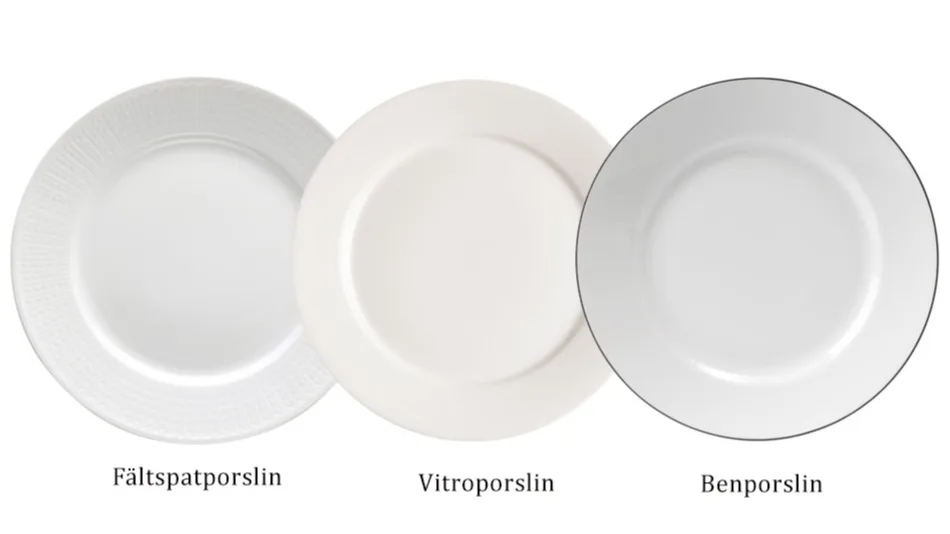 Tre vita tallrikar från Rörstrand, Nordic Nest och Gustavsbergs Porslinsfabrik tillverkade i olika typer av porslin har olika nyanser av vitt.