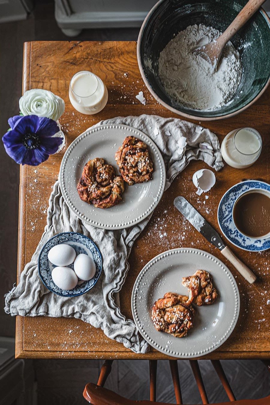 Hannes Mauritzsons fredagsfika på porslin från Scandi Living. 