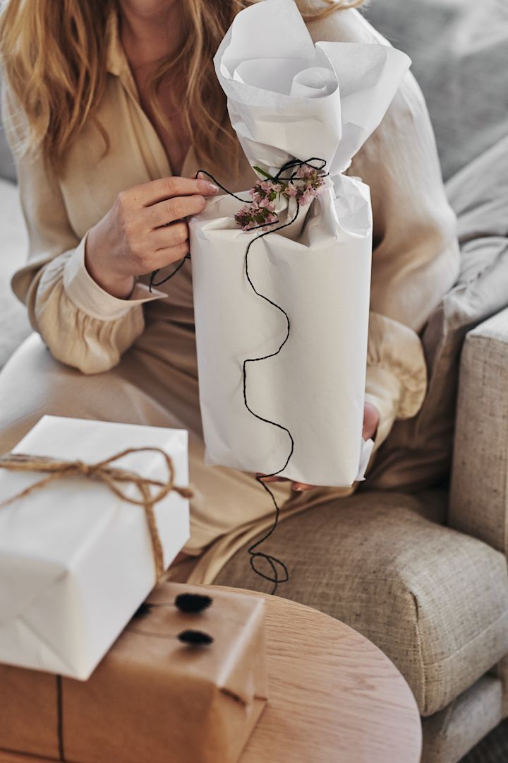 Tips på bröllopspresent - en inslagen Alvar Aalto-vas från Iittala är perfekt gåva att ge bort i bröllopspresent. 