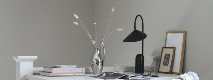 HK Living Kanna och Arum bordslampa från Ferm Living hemma hos influencern MoeofSweden - en influencer av flera hos NordicNest.