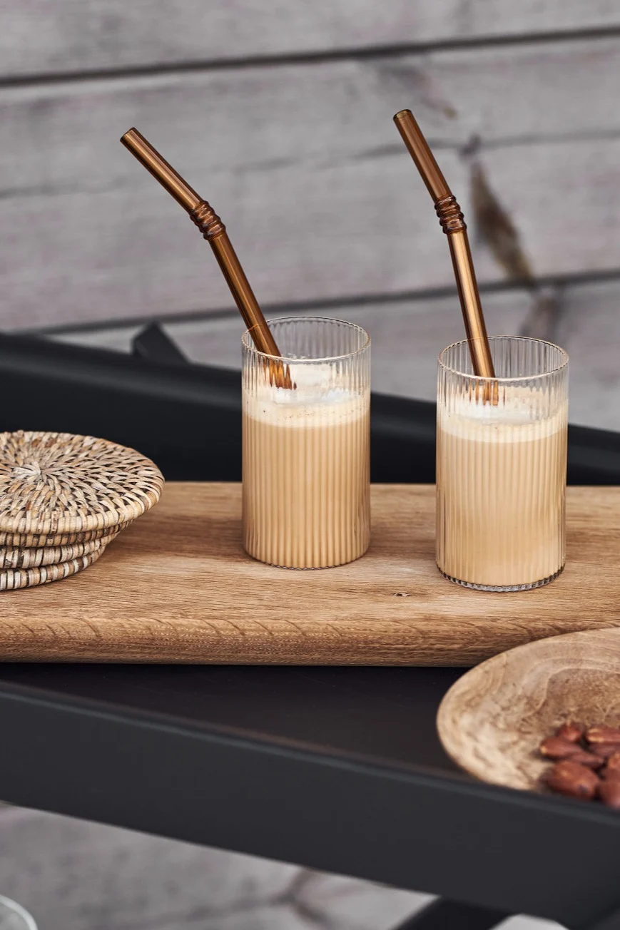 Sommarrecept - en enkel och svalkade islatte! Här serverat i glasen Ripple från ferm Living.