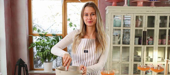 Baka med Frida - lär känna receptkreatören & ta del av hennes bästa bakningstips. Här bakar Frida med tillbehör från Paradisverkstaden, Pillivuyt, Brabantia och Iittala.