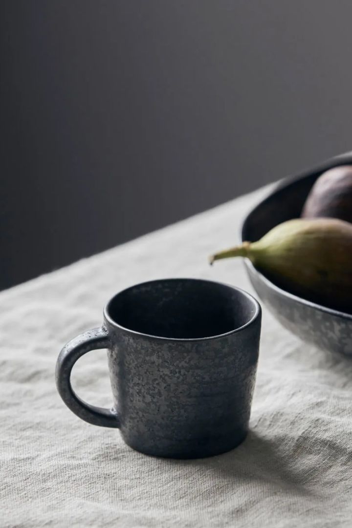 För kaffeälskaren som gillar espresso är en espressokopp bra att servera kaffet i, Pion espressokopp från House Doctor är rustik i sitt uttryck med en modern, robust look i svart.
