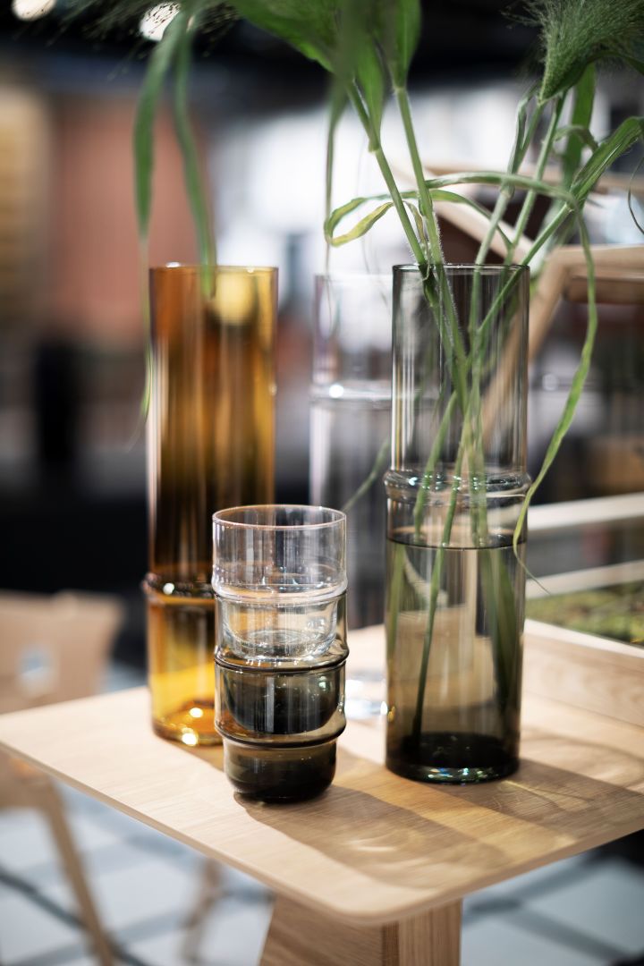 Unda glas i klasglas och rökfärgat glas från Design House Stockholm är praktexempel på god skandinavisk design. 