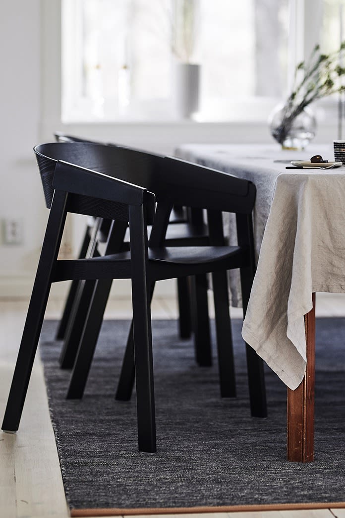 Inred din matplats med Cover stolen från Muuto för en urban stil. 