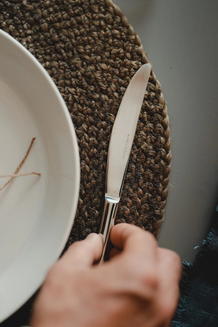 Bestick och matkniv från varumärket Markus Aujalay. 