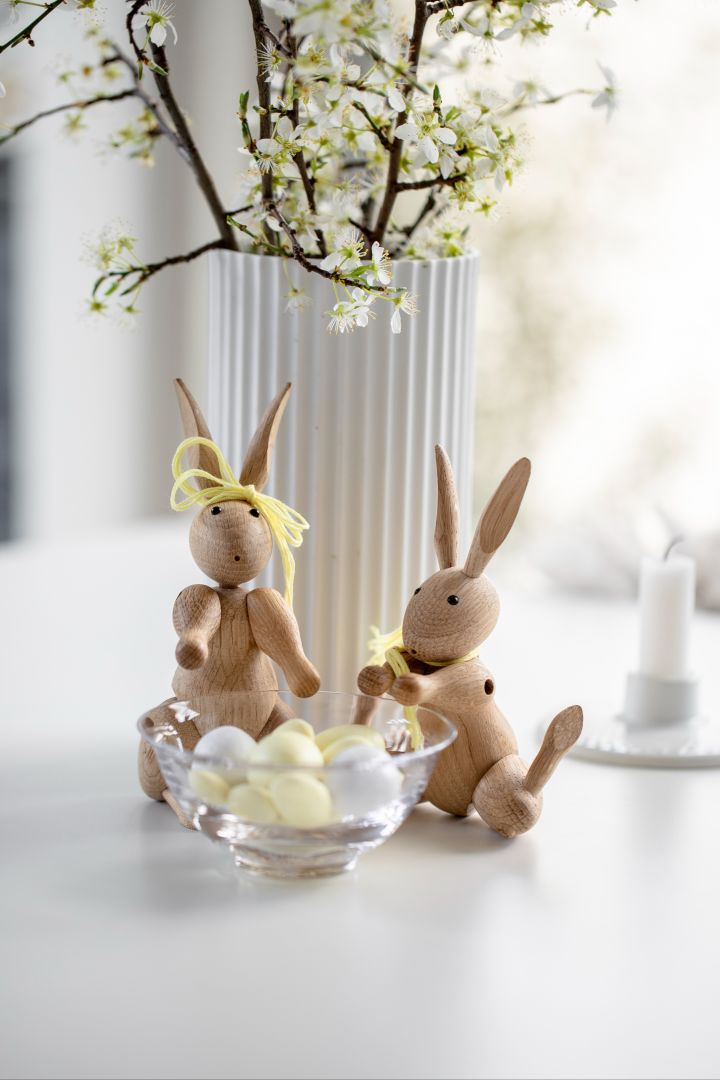 Kay Bojesens klassiska kanin i trä är perfekt att dekorera med vid påsk och är ett utmärkt exempel på stilren påskinredning.