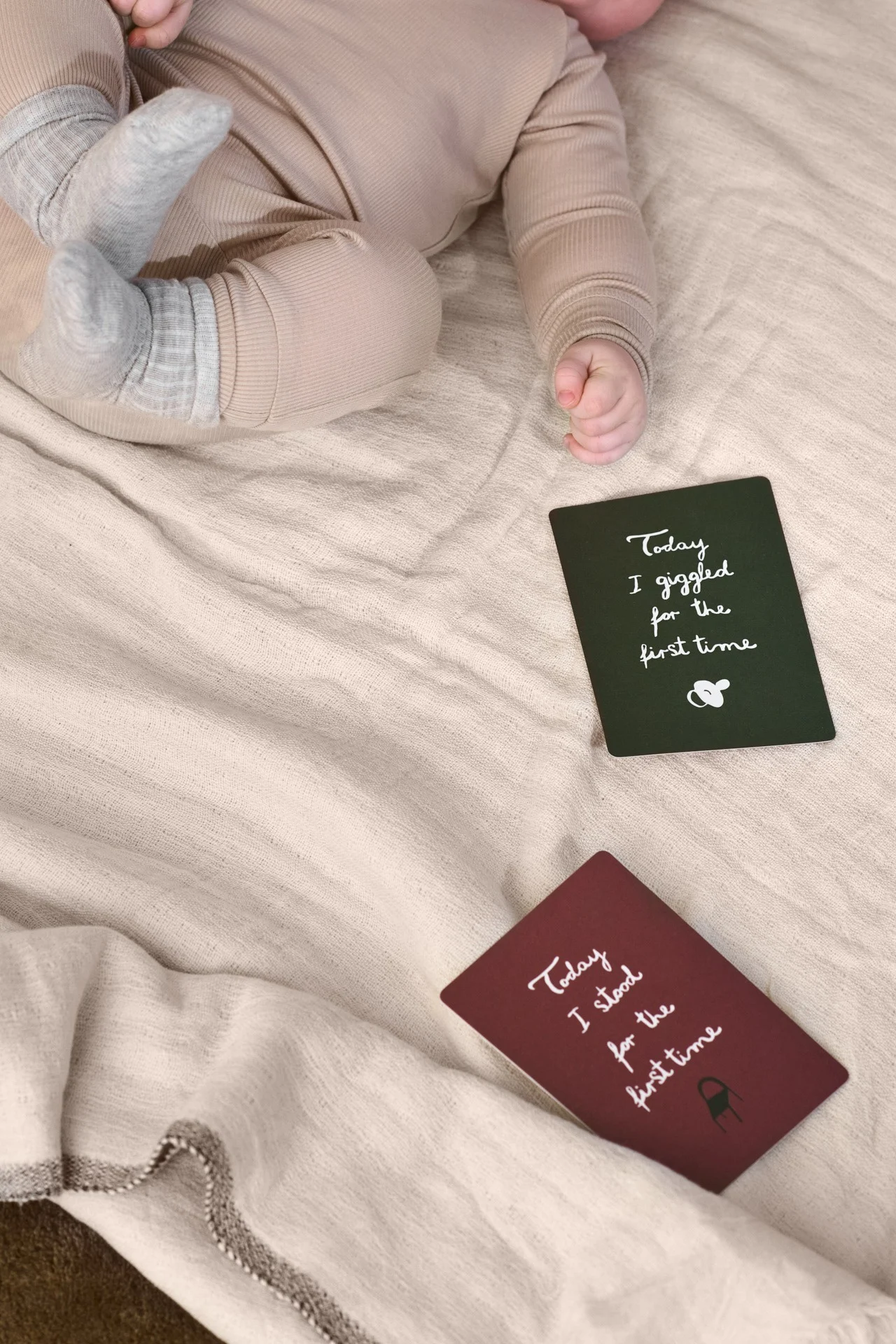 Med ferm LIVING minnesbox kan nyblivna föräldrar samla minnen från de första månaderna och åren av barnets liv, vilket gör den till en perfekt present för babyshower.