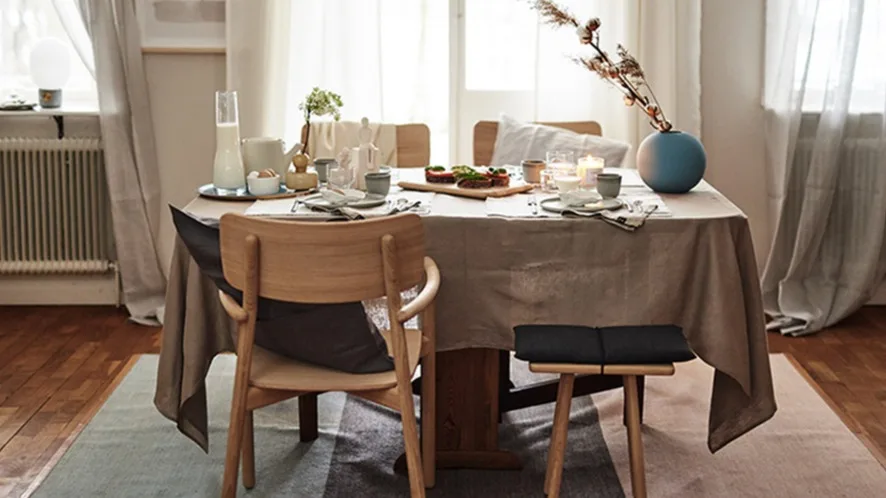 Duka upp till frukost i en rofylld oas där naturnära material och färger bjuder in till avkoppling.