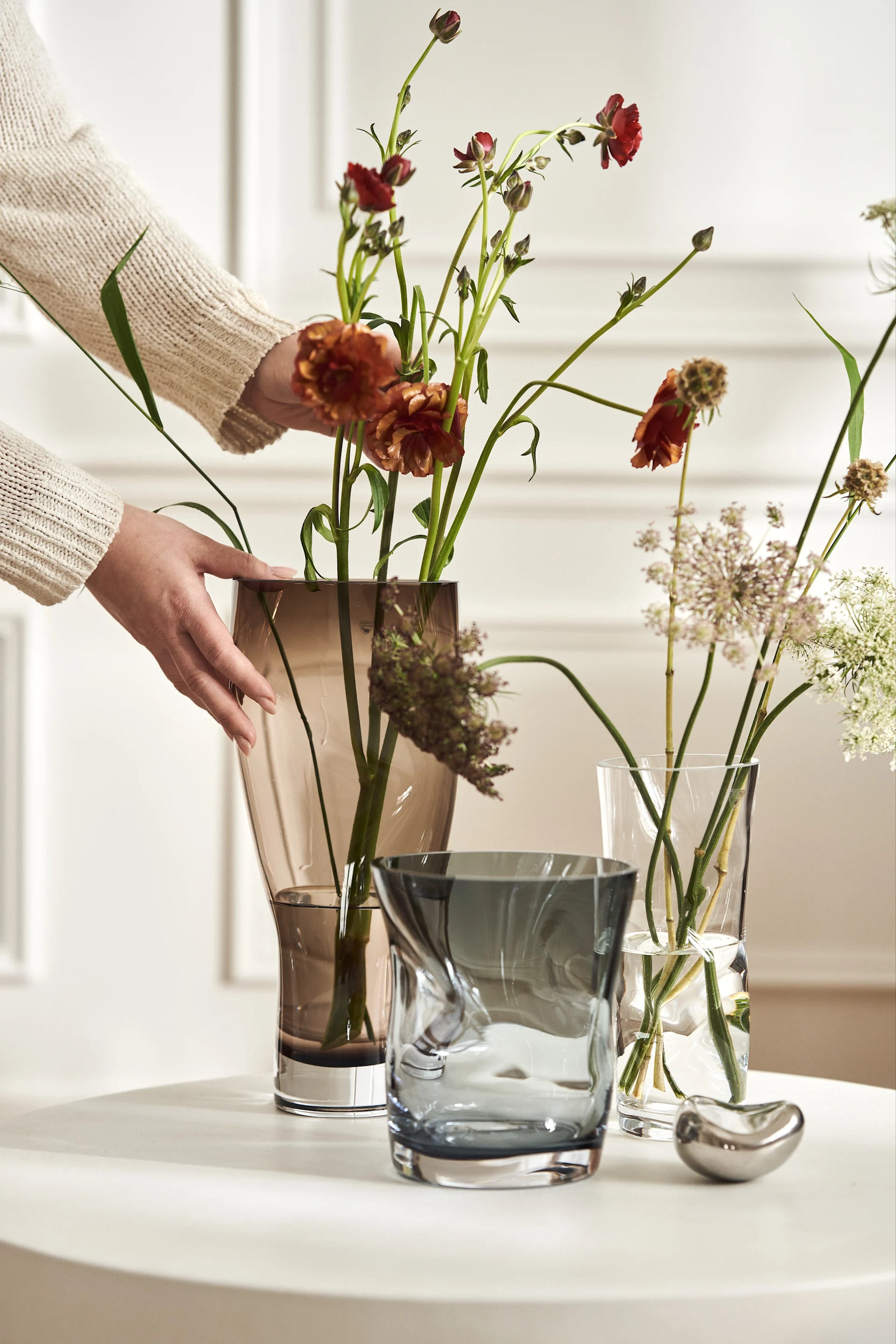 Bröllopspresent-tips - Squeeze-vaserna från Orrefors passar alla former av buketter, från hög och smal till låg och bred.