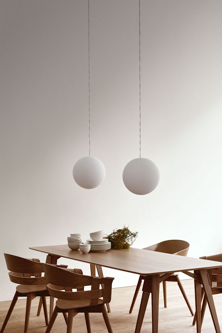 11 snygga taklampor att inreda ditt hem med - här ser du Luna taklampa från Design House Stockholm.