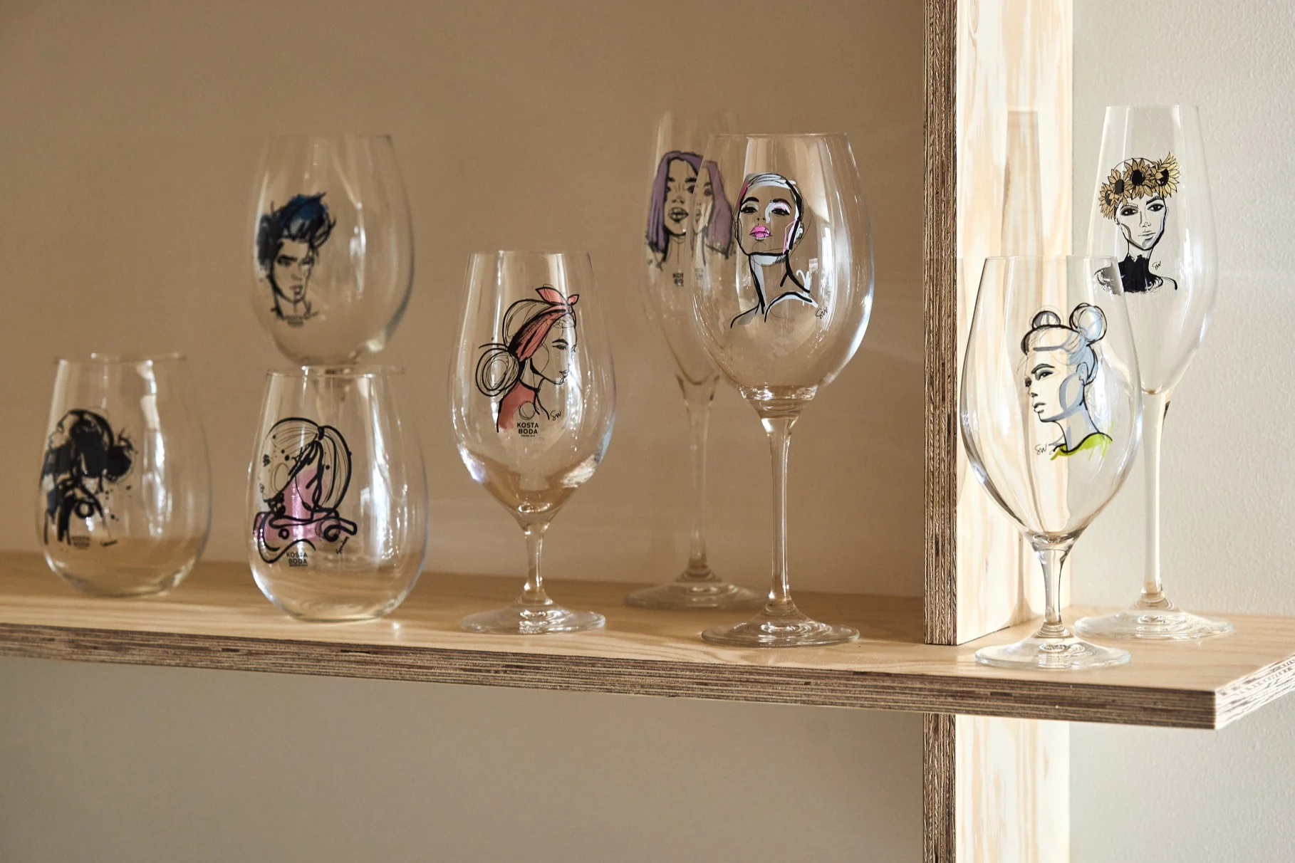 All About you serien av vattenglas, vinglas, ölglas med olika tryck av ansikten. 