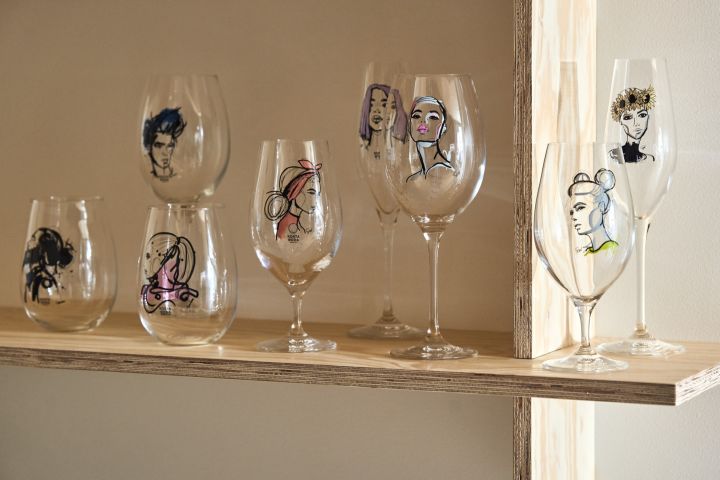 All About you serien av vattenglas, vinglas, ölglas med olika tryck av ansikten. 