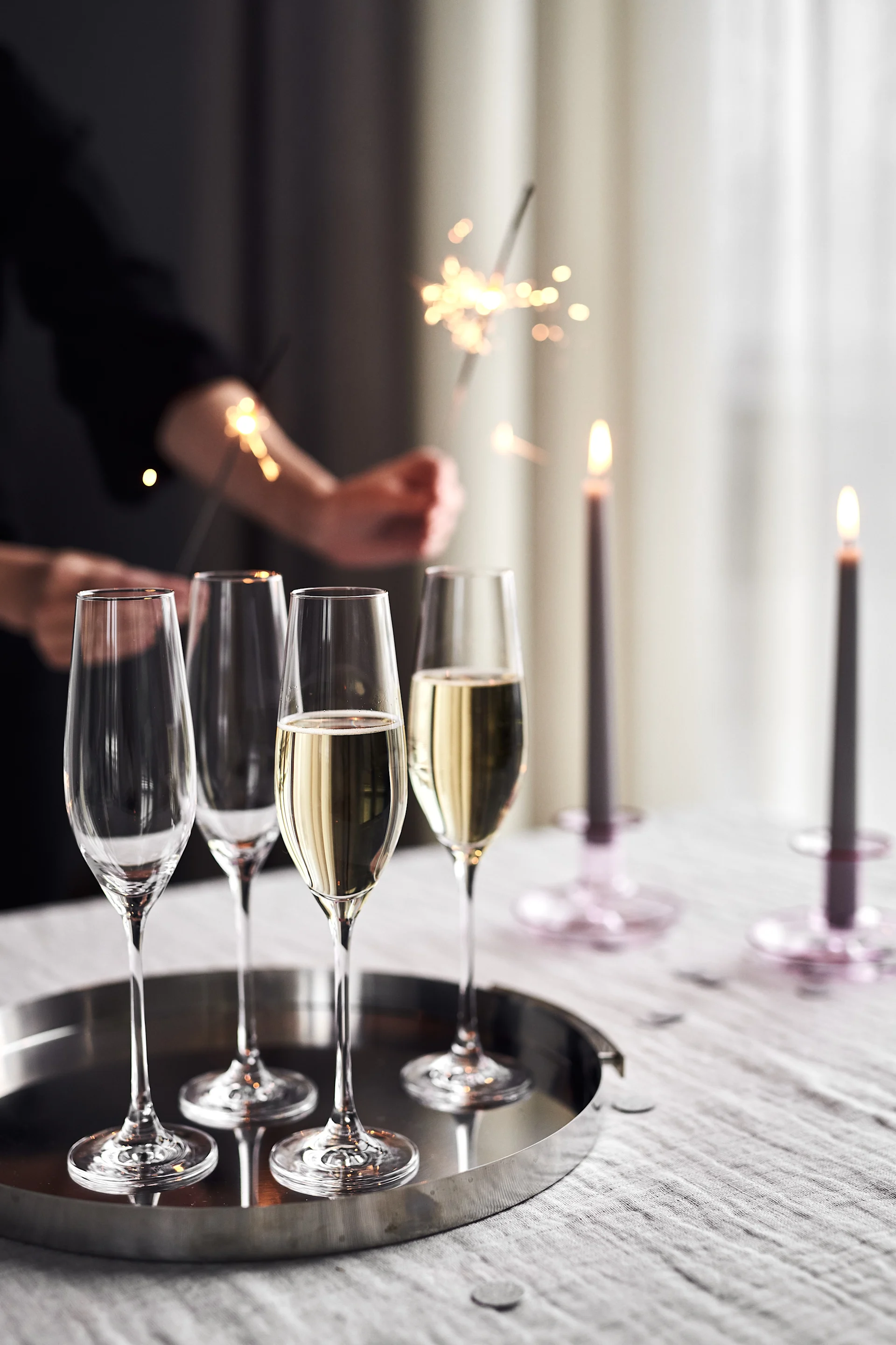 Karlevi Champagneglas från Scandi Living är perfekta till välkomstbubblet på nyårsfesten.