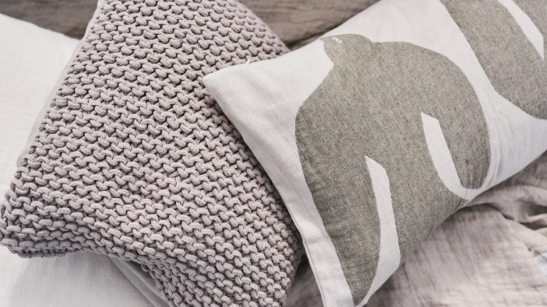 Kuddar att sitta mjukt på till en picknick på stranden.