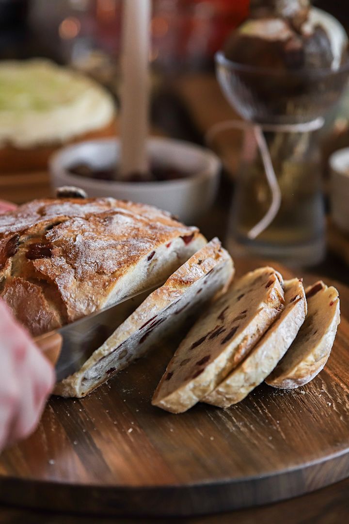 Baka med Fridas tips på enkla julrecept är grytbröd som går enkelt att göra och har fint mönster när man skär i brödet. Foto: Frida Skattberg