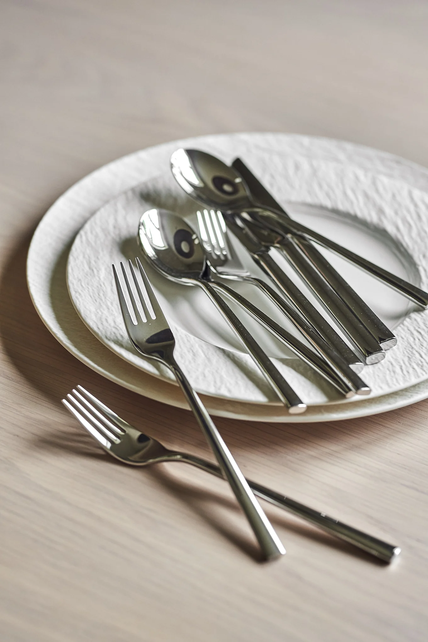 Fina och stilrena Lake bestickset 24 delar från Scandi Living är en av våra 12 tips på julklappar för dig som är ute i sista sekunden!