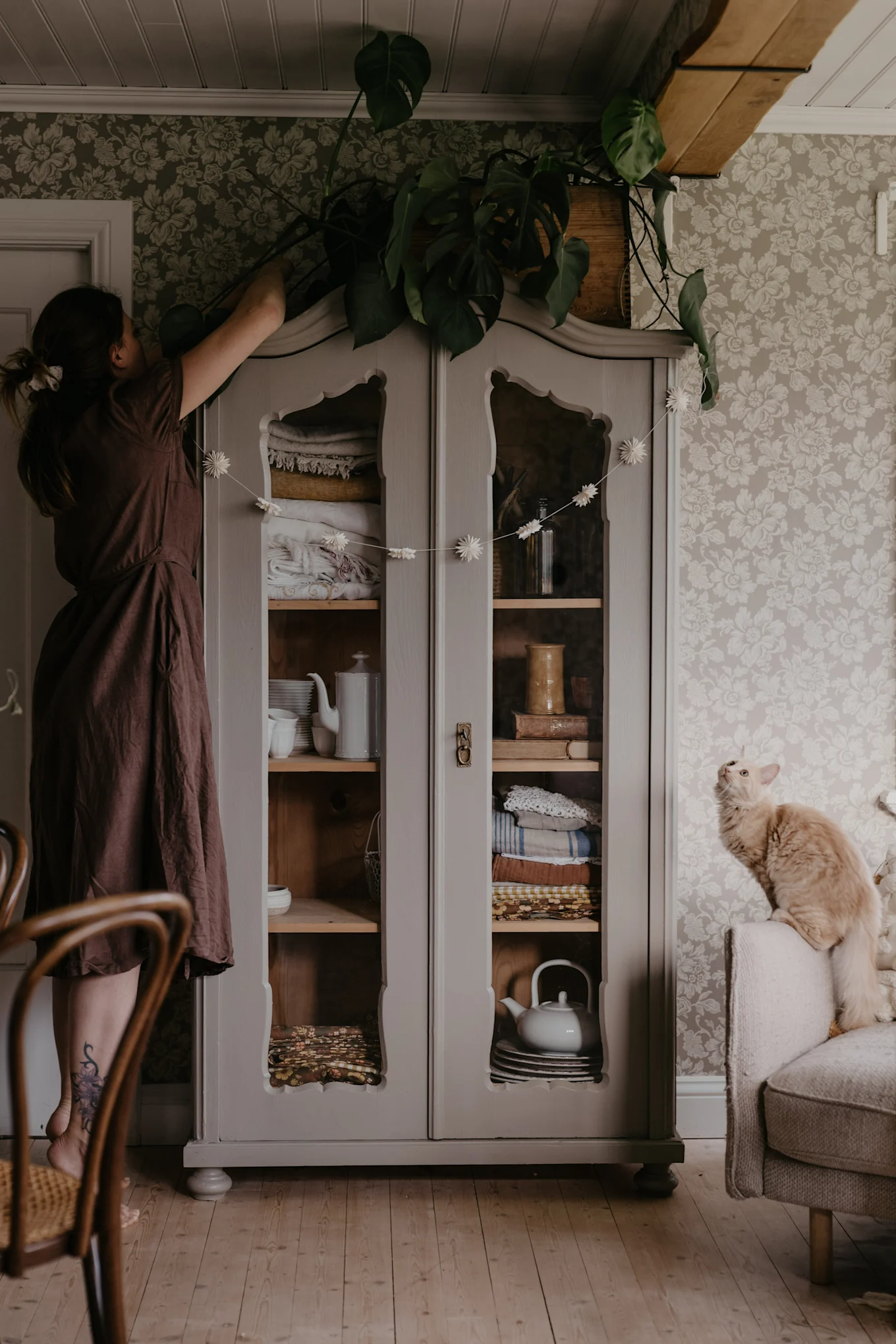 Johanna Berglund @snickargladjen tipsar om att göra DIY julpyssel för vuxna och barn såsom en girlang vid julen som en mysig aktivitet.