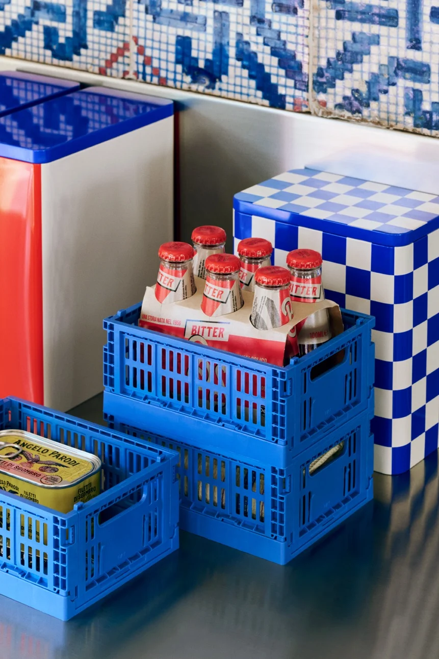 Colour Crate-lådorna från HAY finns i olika färger och storlekar och hjälper dig att organisera ditt skafferi.