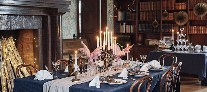 Nyårsfest med tema Gatsby inväntar sina gäster för ett nyårsfirande i stil i det gamla biblioteket.