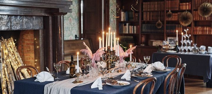 Nyårsfest med tema Gatsby inväntar sina gäster för ett nyårsfirande i stil i det gamla biblioteket.