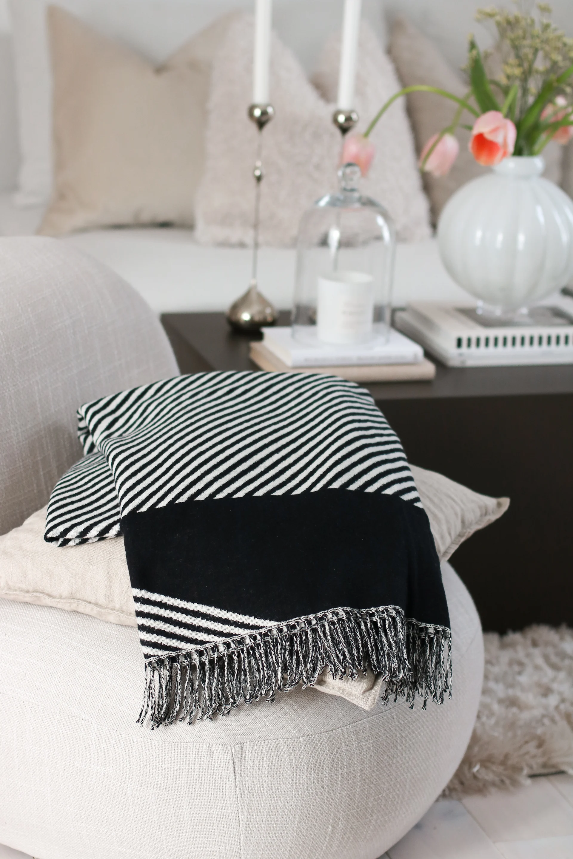 NJRD-pläd i svartvitt hos Instagram-profilen @picsbyellen. 