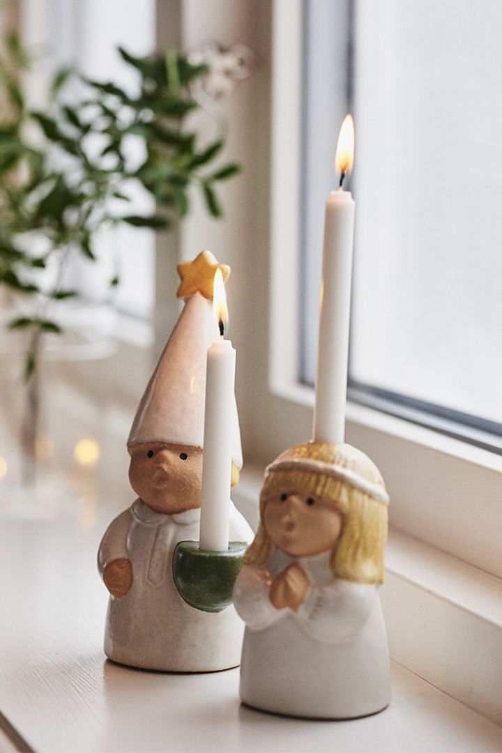 Adventsbarn Tärna och Stjärngosse från Rörstrand sprider julstämning i rummet till årets julmiddag. 