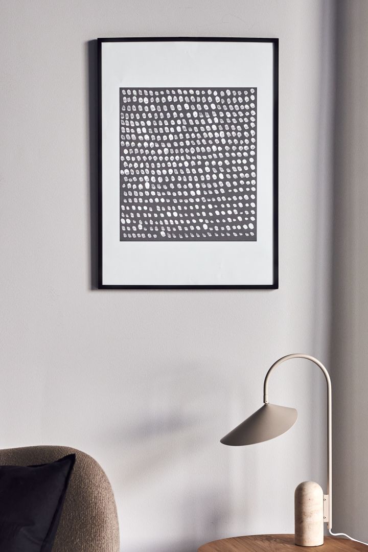 17 snygga posters att inreda ditt hem med - här ser du abstrakta Multitude poster från Scandi Living i toner av grått och vitt.