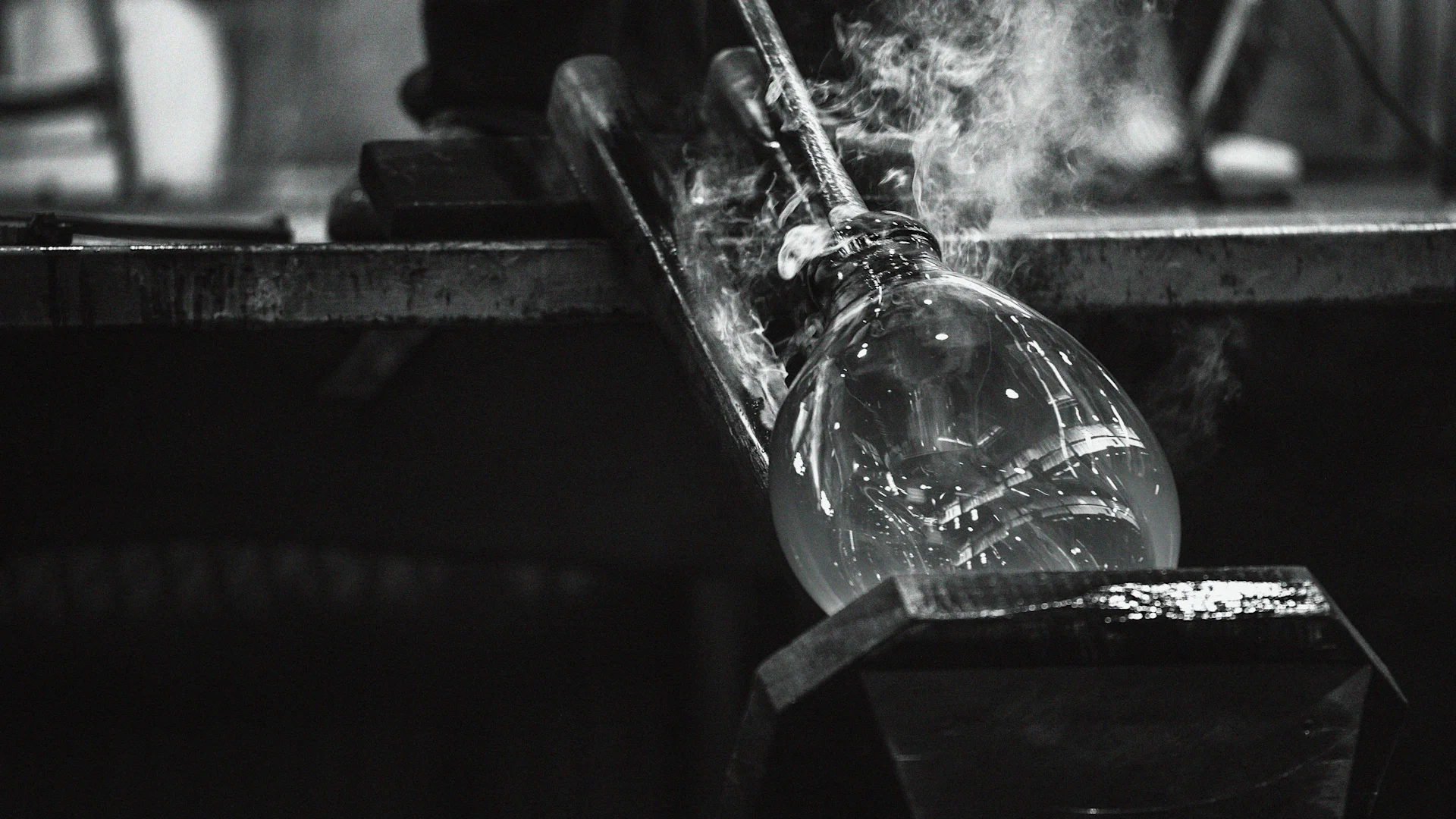 Tillverkning av Iittalas Alvar Aalto-vas.