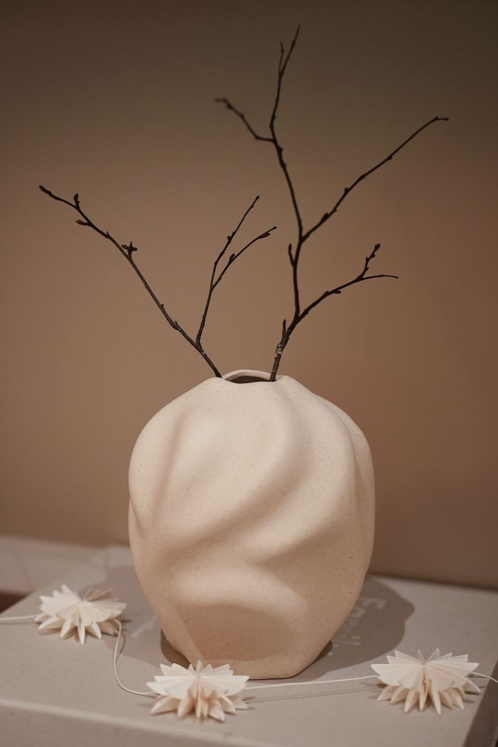 Drift vas i färgen Limestone från Cooee Design är en av Mimi Höglins 8 julklappstips.