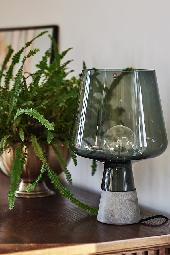  Stor Iittala bordslampa Leimu i grå f�ärg. 