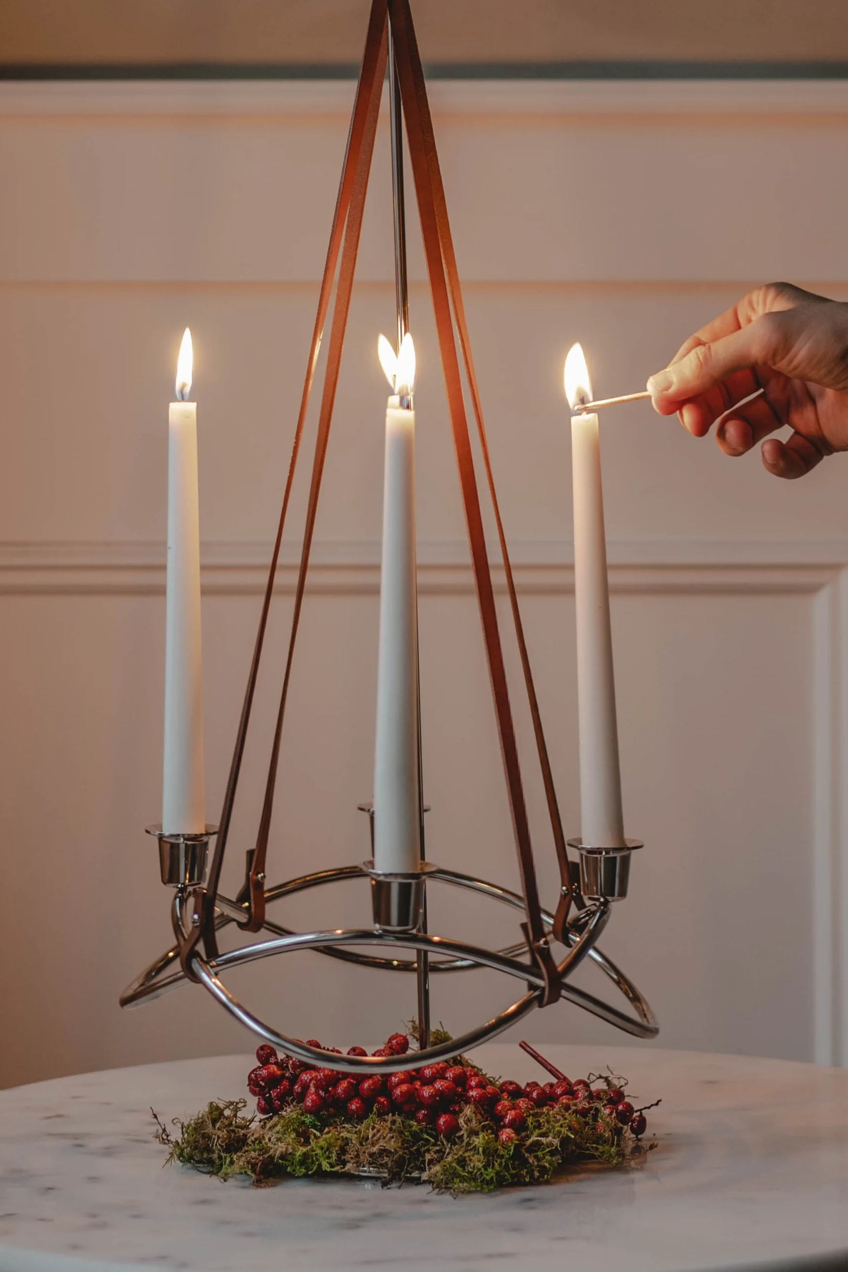 Inspireras av snygga adventsljusstakar inför julen - här ser du stilrena och festliga Season adventsljusstake i silver från Georg Jensen tillsammans med en tillhörande förlängning. Foto: @hannesmauritzson