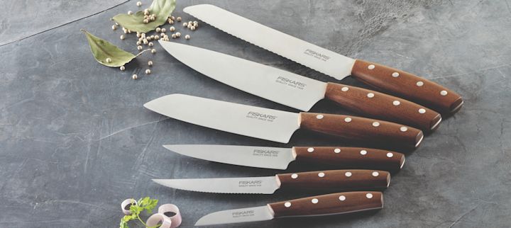 Fiskars serie Norden innehåller alltifrån kockkniv, brödkniv, grönsakskniv till skalkniv.