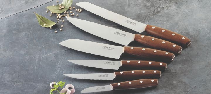 Fiskars serie Norden innehåller alltifrån kockkniv, brödkniv, grönsakskniv till skalkniv.
