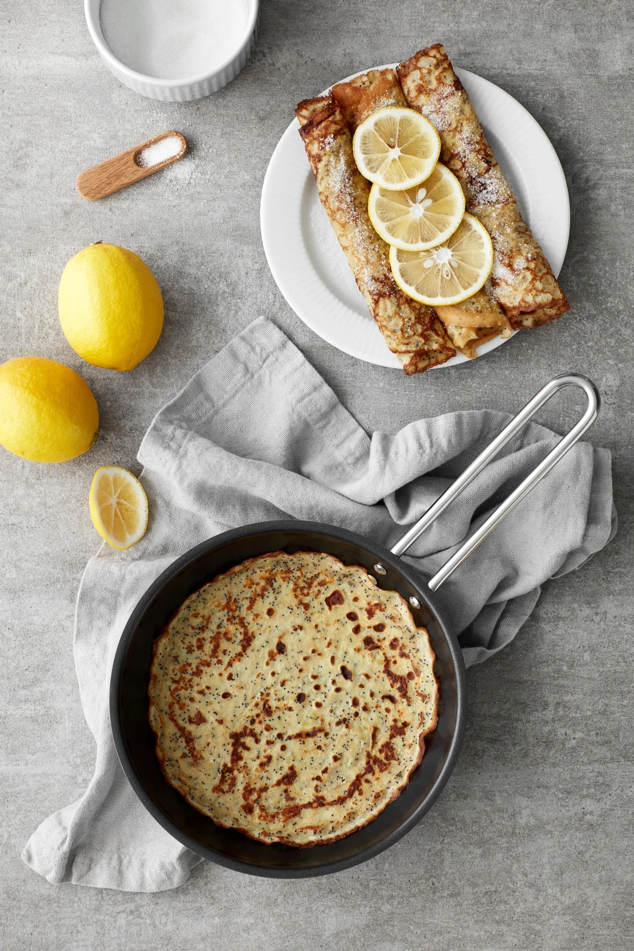 Här kan du se perfekt stekta pannkakor i Eva Trio Stainless Steel-pannan från Eva Solo.