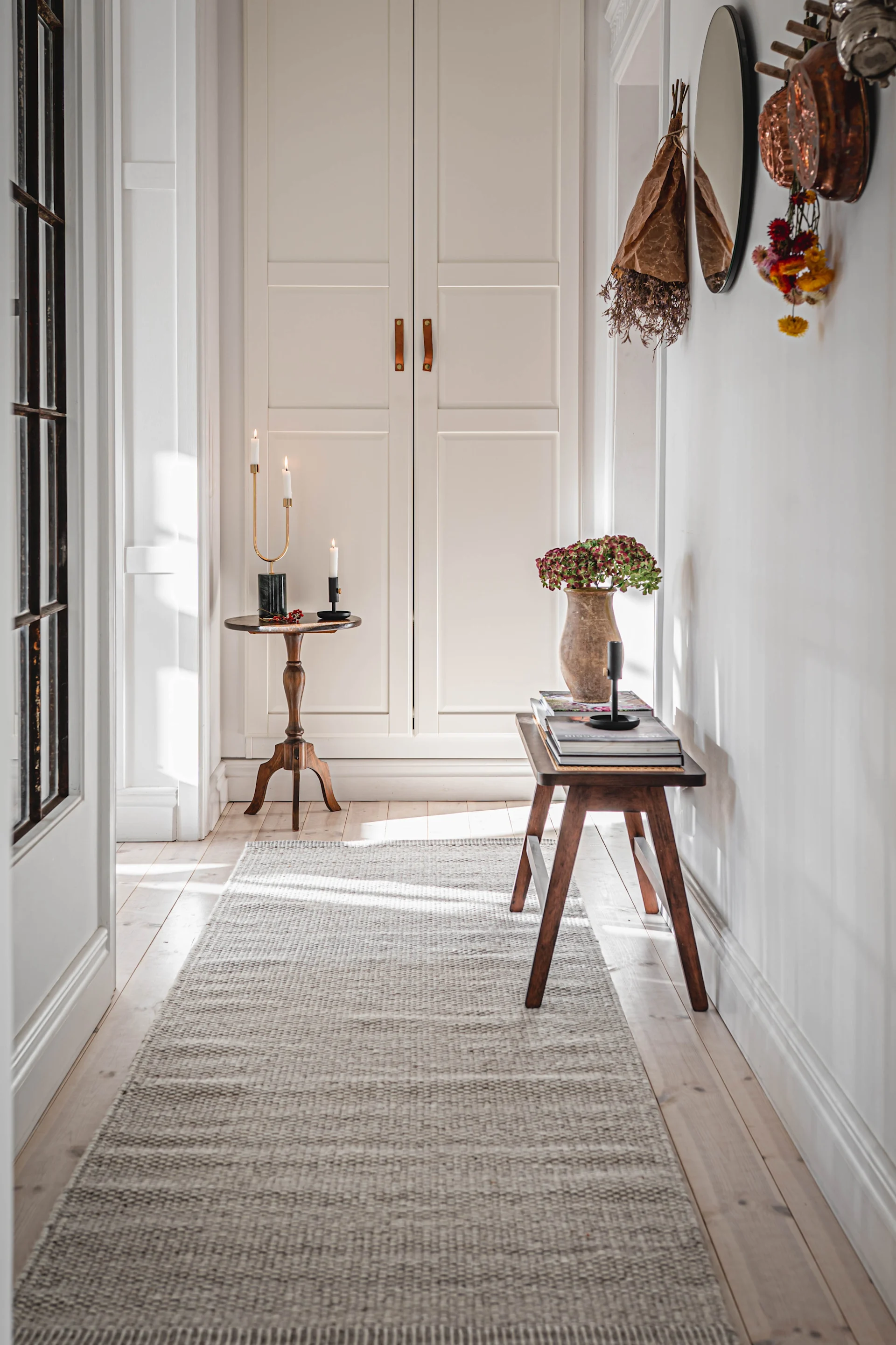 Hemma hos Hannes Mauritzson i hans hall för reportage med Nordic Nest.