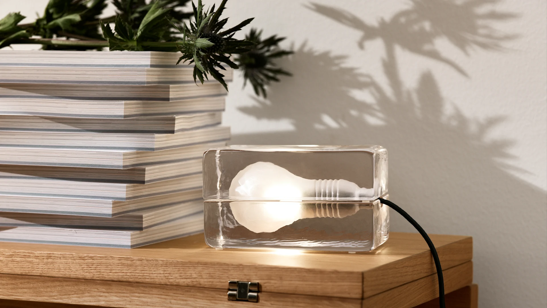 Block lampa från Design House Stockholm med svart sladd. 