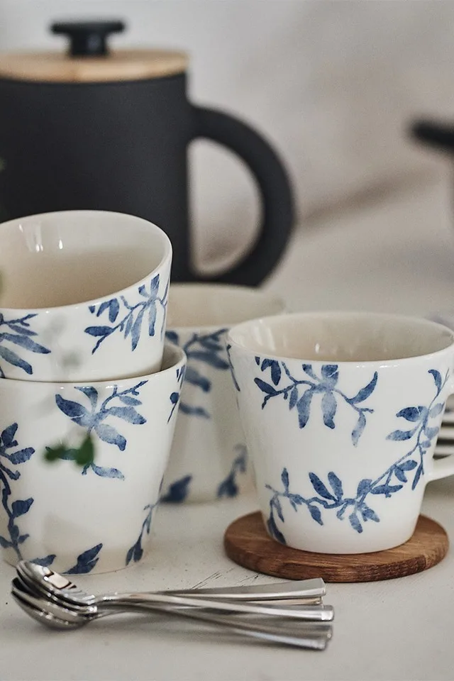 Blåvit kaffekopp Havspil från Scandi Living.