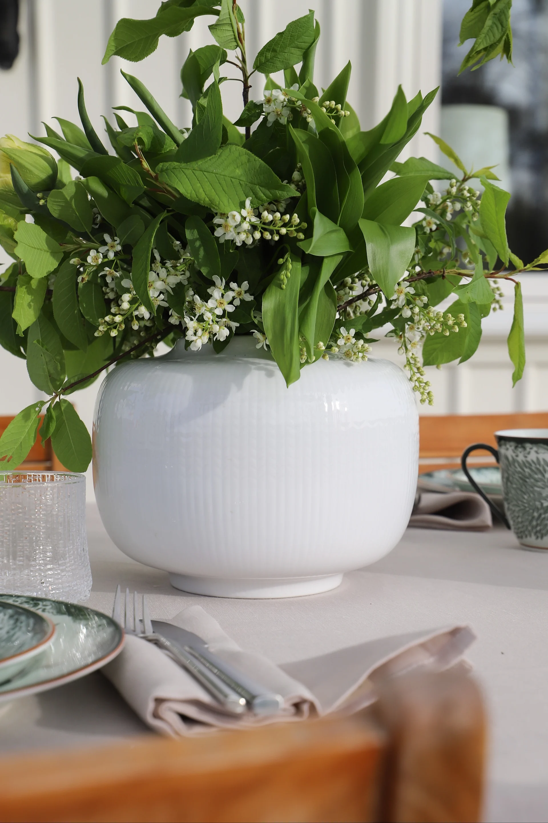 Mors dag present tips-Swedish Grace vas i vitt. 