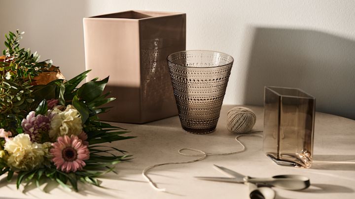Gåvoguide och presenttips hos Nordic Nest. Här vaser från Iittala.
