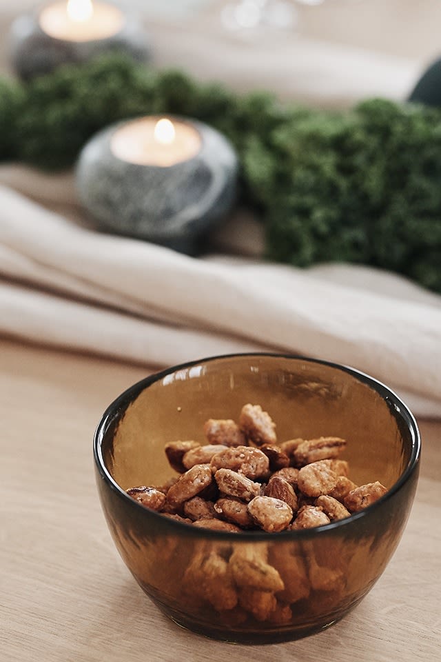 Kanderade mandlar är ett enkelt och gott julrecept att testa och bjuda dina gäster på. 