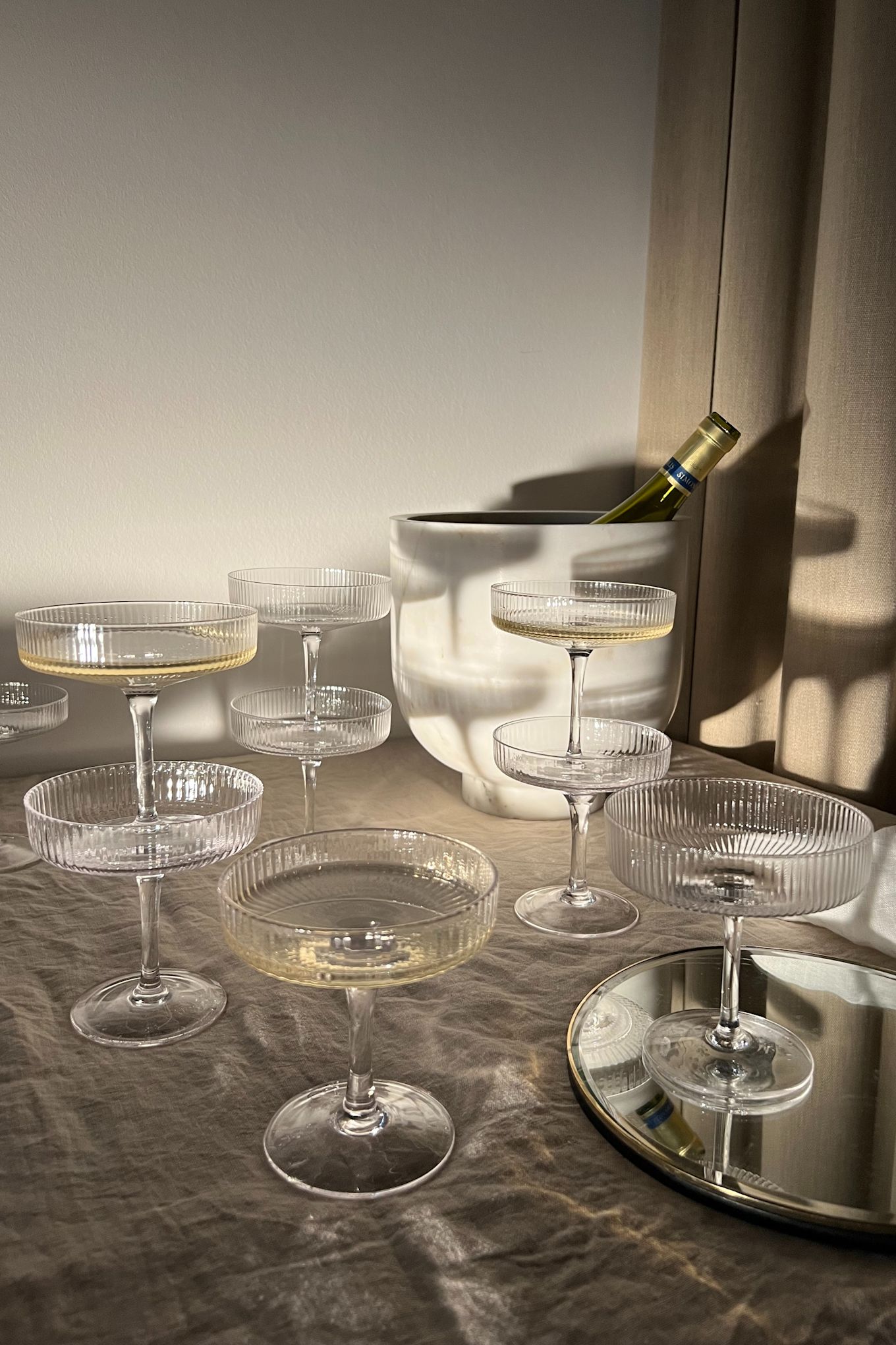 Ripple champagneglas 2-pack från Ferm Living är den perfekta bröllopsgåvan för brudparet som gillar bubbel!
