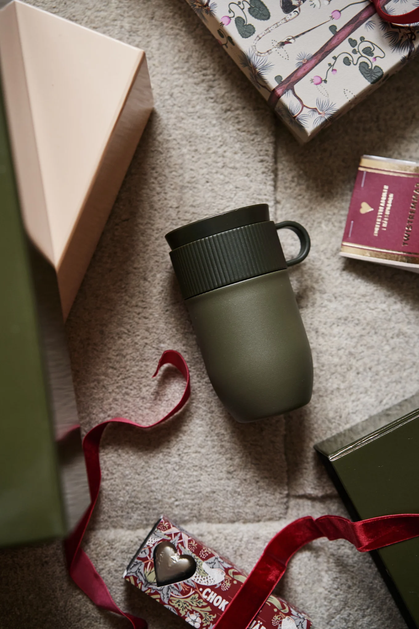 Stilrena och trendiga Ripple karaff med matchande lågt glas i klarglas från Ferm Living är en av våra 12 tips på julklappar för dig som är ute i sista sekunden! Foto: @b.wohnbar