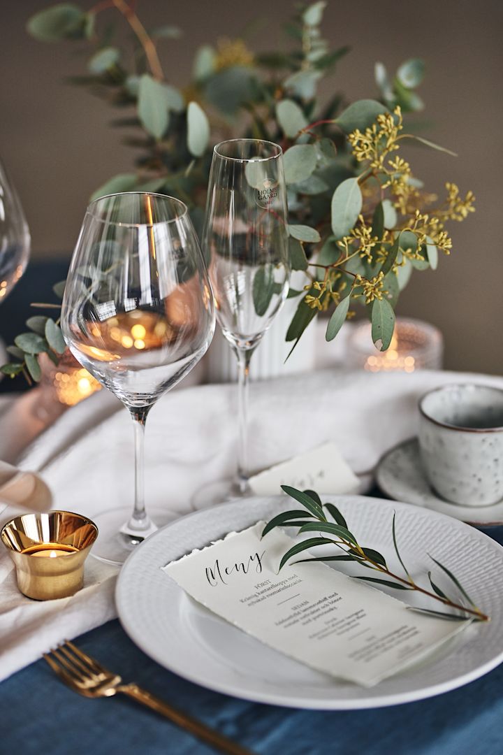 Ge bort tidlösa designgåvor till nära och kära som Holmegaards vinglas Cabernet eller Swedish Grace-tallrikar. 